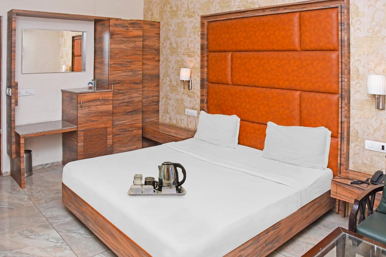 Townhouse 900 Hotel Surya Palace Bhilai Eksteriør billede